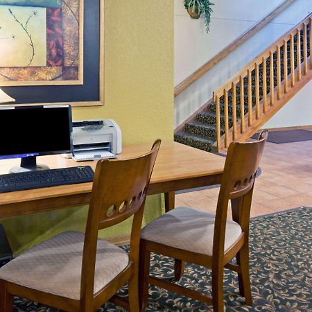 Americinn By Wyndham Fargo West Acres Екстер'єр фото