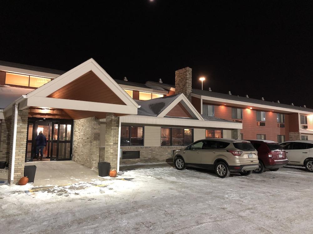 Americinn By Wyndham Fargo West Acres Екстер'єр фото