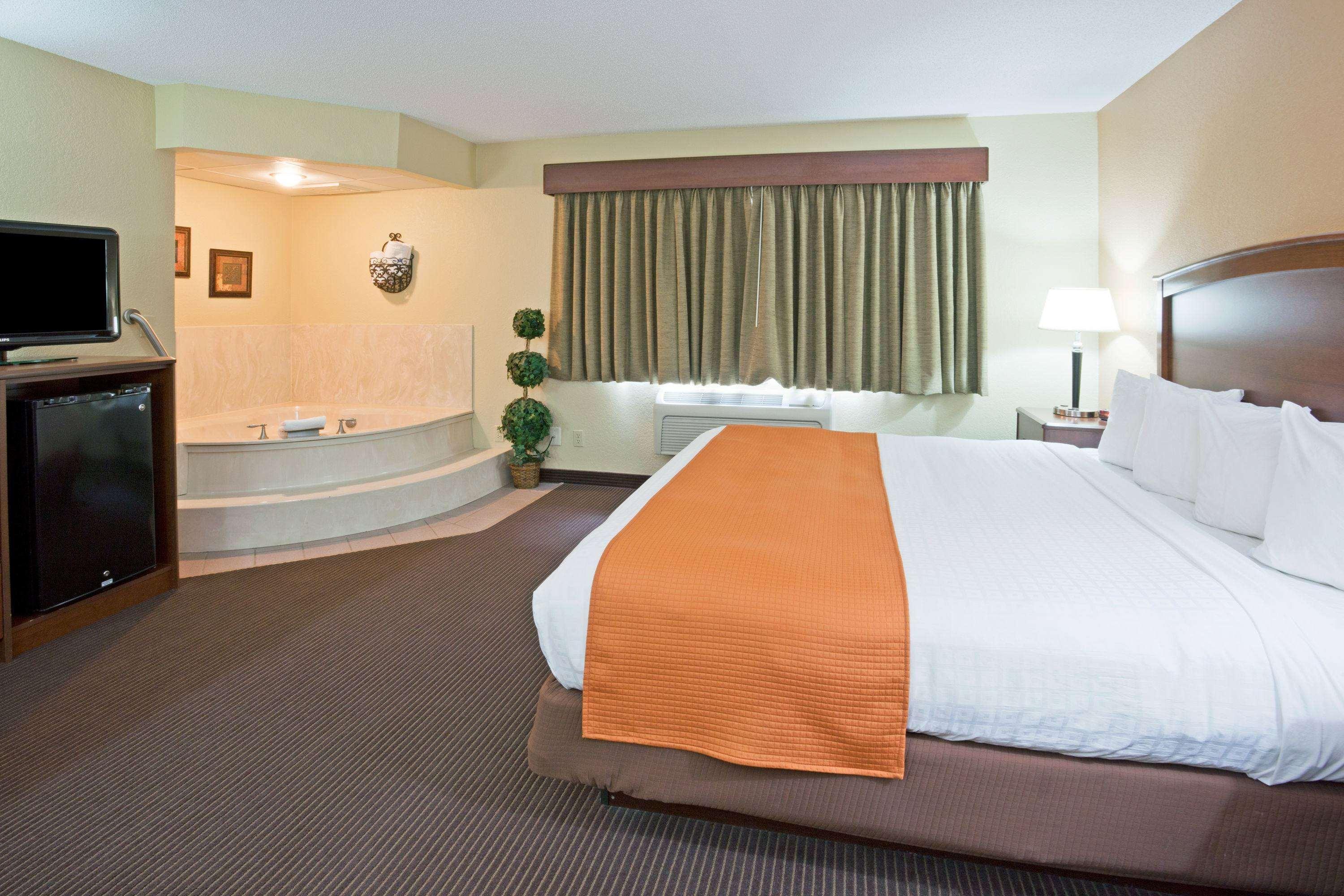Americinn By Wyndham Fargo West Acres Екстер'єр фото